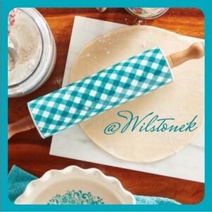 The Pioneer Woman Gingham Charming Check, Ceramic Rolling pin with Wood handles